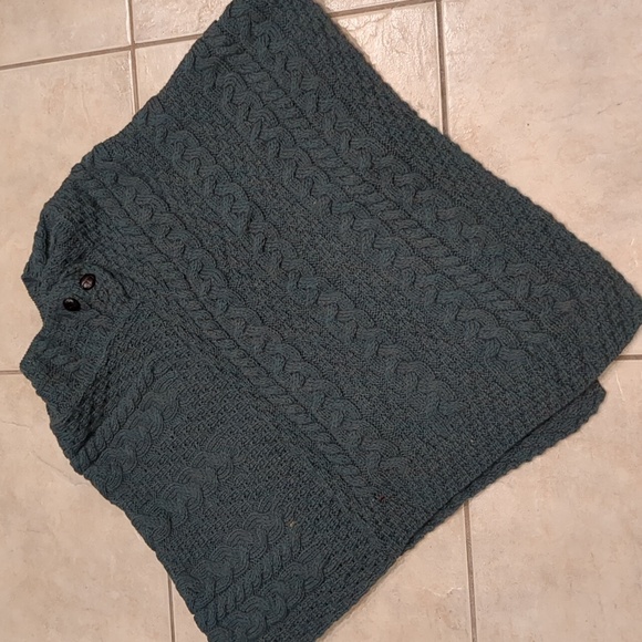 Carraigdonn Made In Ireland Merino Wool Poncho Shawl - Picture 2 of 3